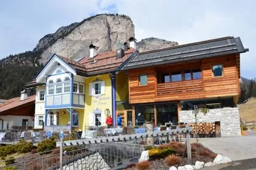Villa Frainela, Selva di Val Gardena, Bolzano, Italia (1/2)