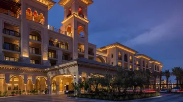FOUR SEASONS HOTEL AND RESORT, Dubai, Emirati Arabi Uniti (1/1)