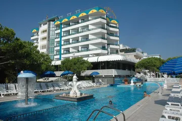 Hotel Carlton, Lido di Jesolo, Venezia, Italia (1/4)